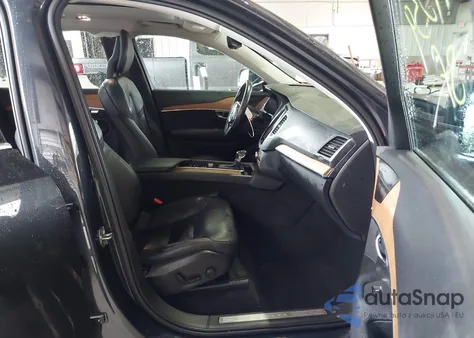 2021 Volvo Xc90 T6 Momentum 7 Passenger z USA, uszkodzony, nr VIN YV4A22PK4M1711392